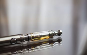 The Guide on Live Resin vs Distillate: Appreciating the Variations