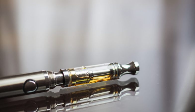 The Guide on Live Resin vs Distillate: Appreciating the Variations